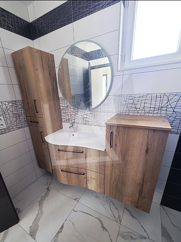 meuble de salle de bain suspendu avec rangement de chaque coté